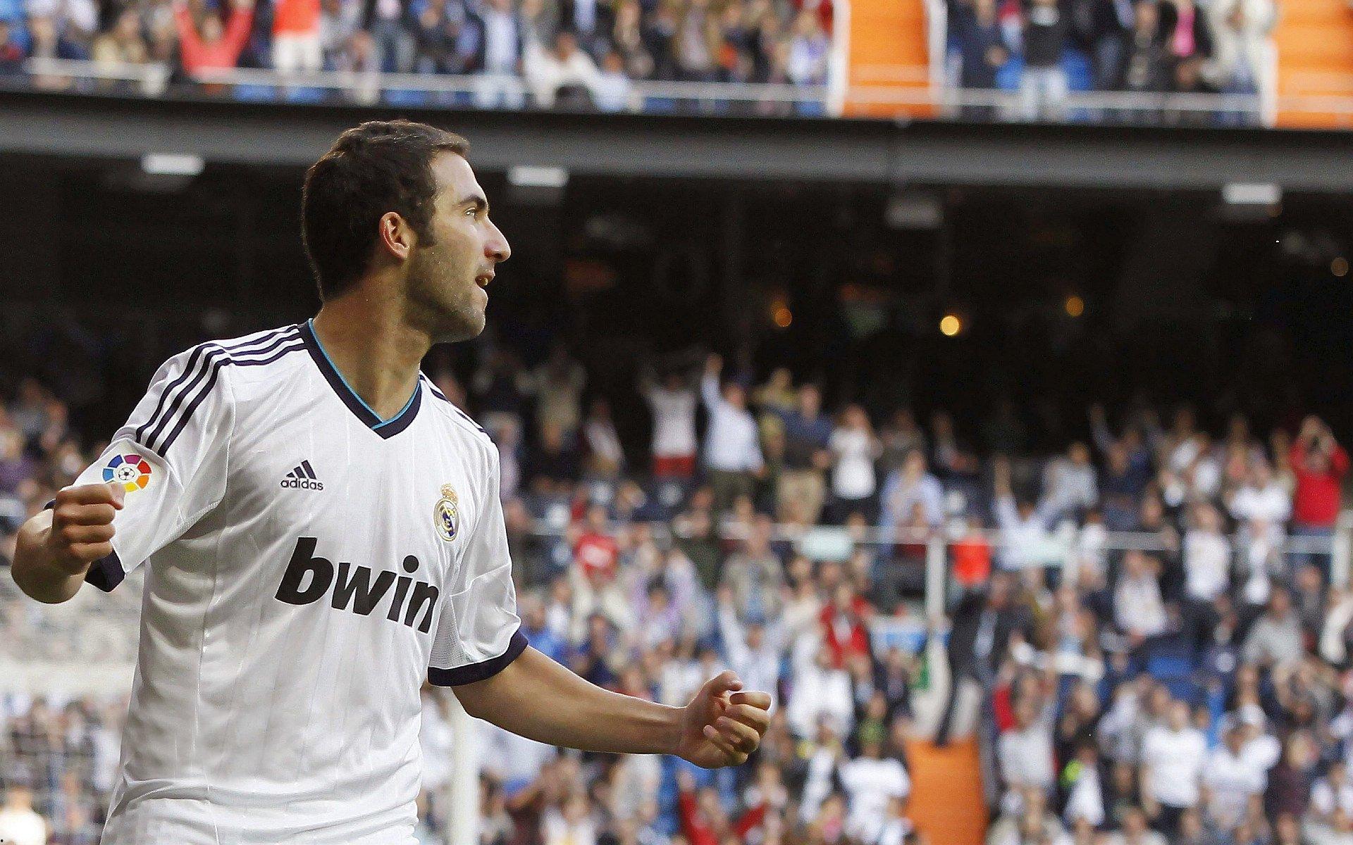 爱游戏：世界杯激战正酣，豪门对决引爆全球球迷热情