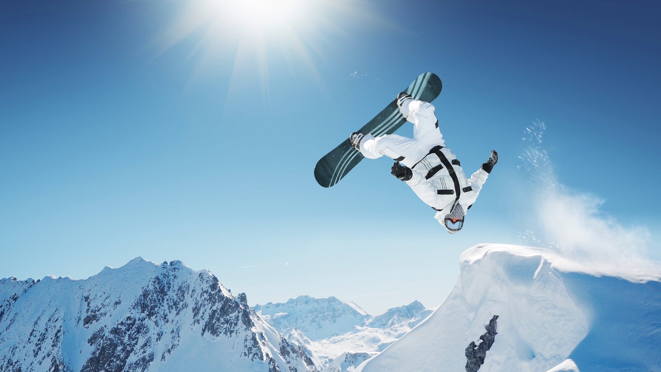 温网2024，阿尔卡拉斯逆转夺冠，斯瓦泰克首度封后创历史